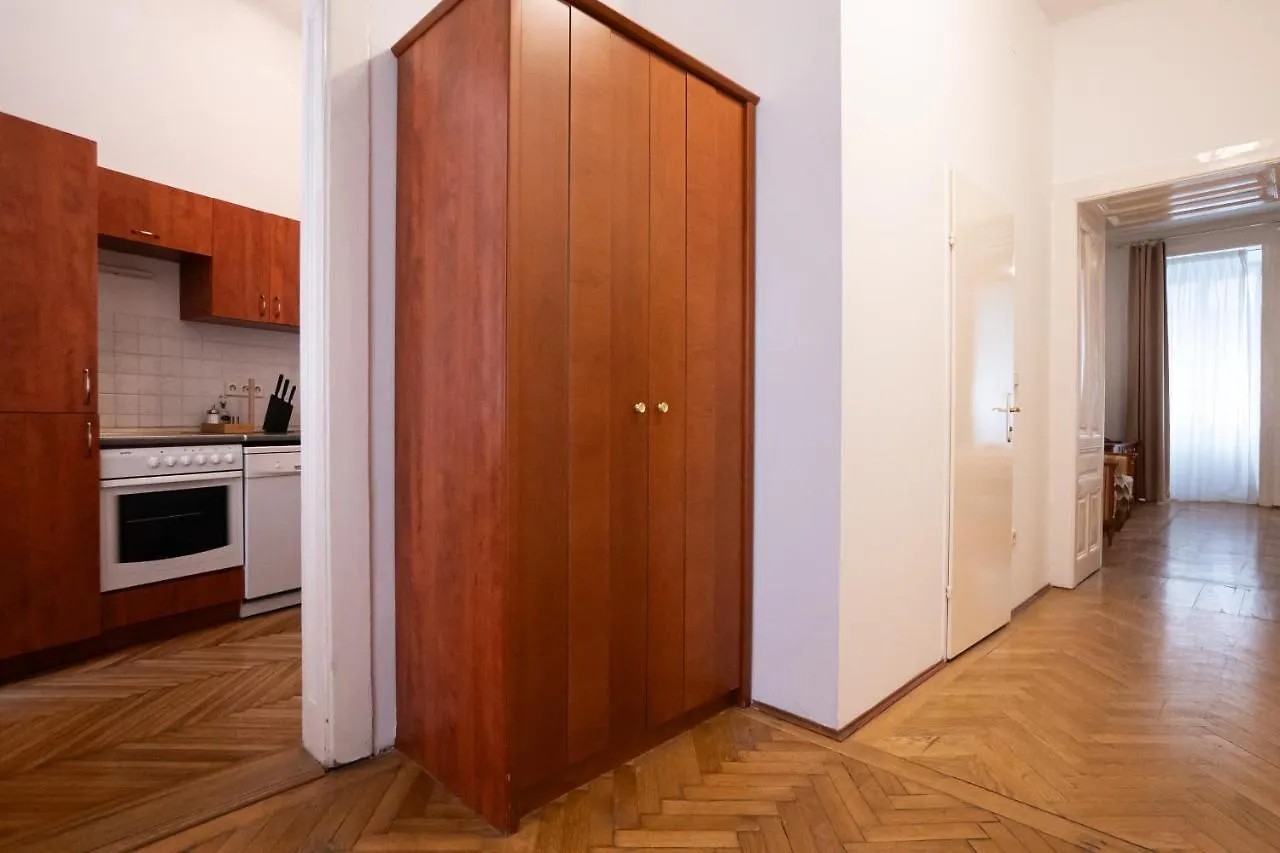 Central Spacious Apartment With A King-Size Bed Wien